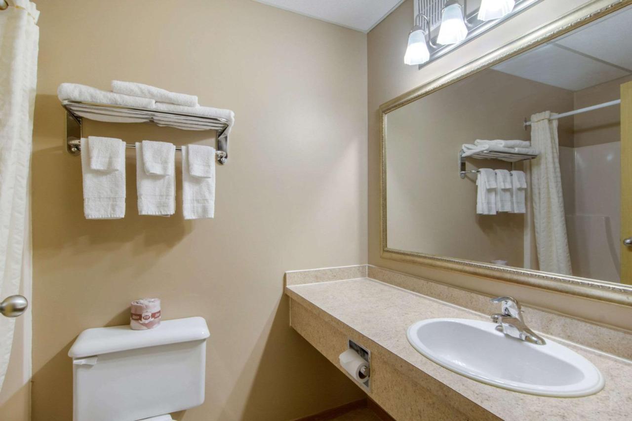 Econo Lodge Regina Luaran gambar