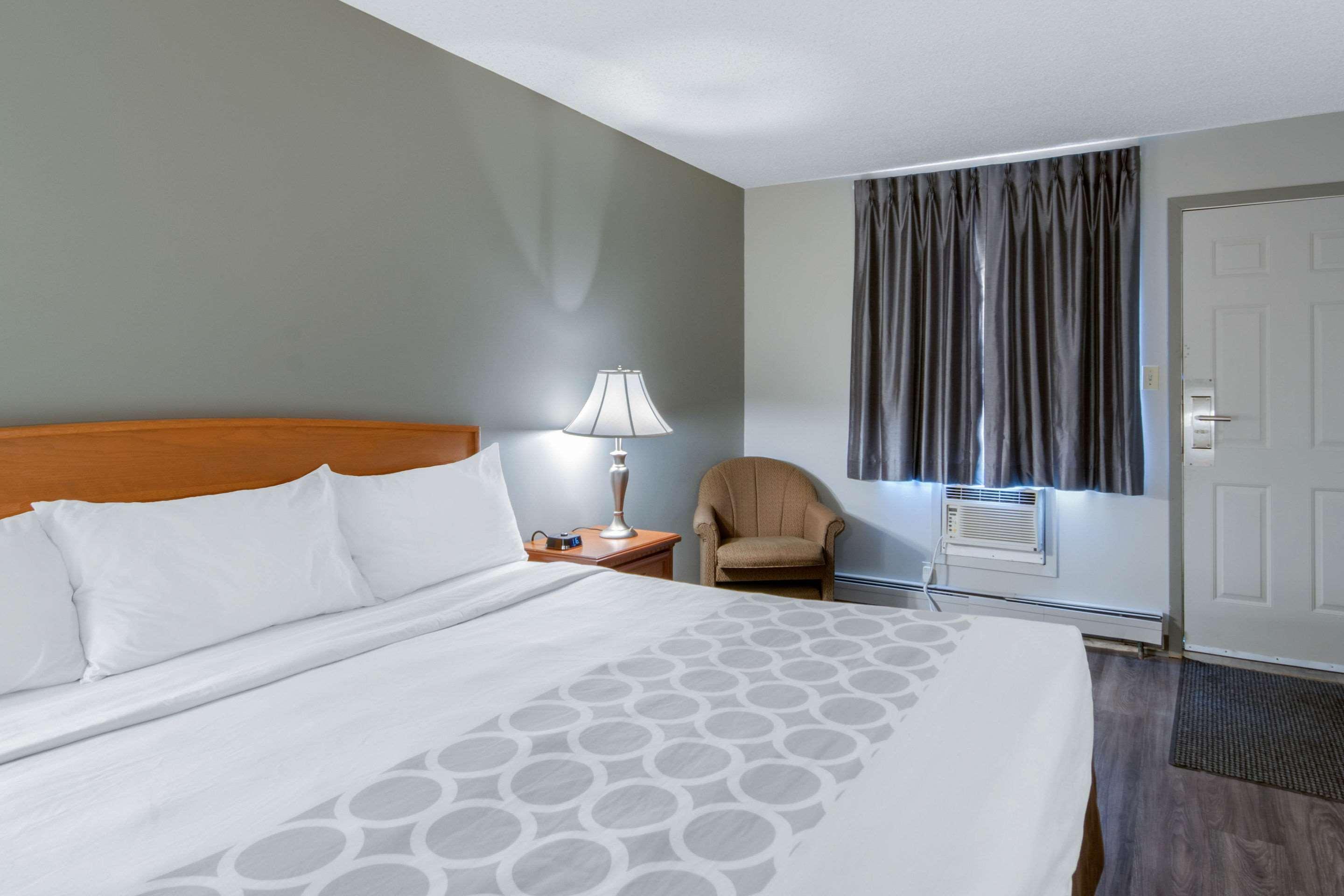 Econo Lodge Regina Luaran gambar