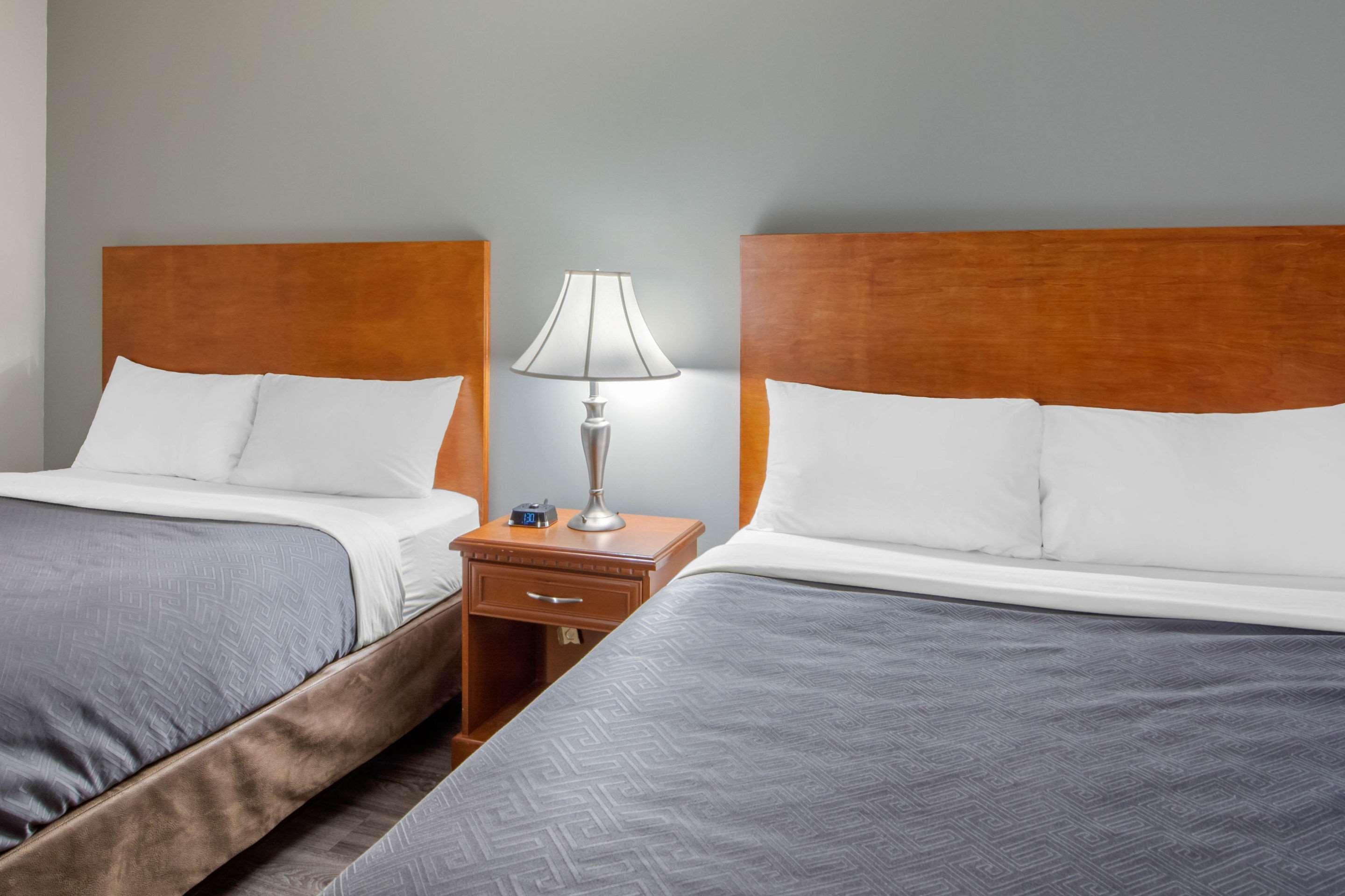 Econo Lodge Regina Luaran gambar