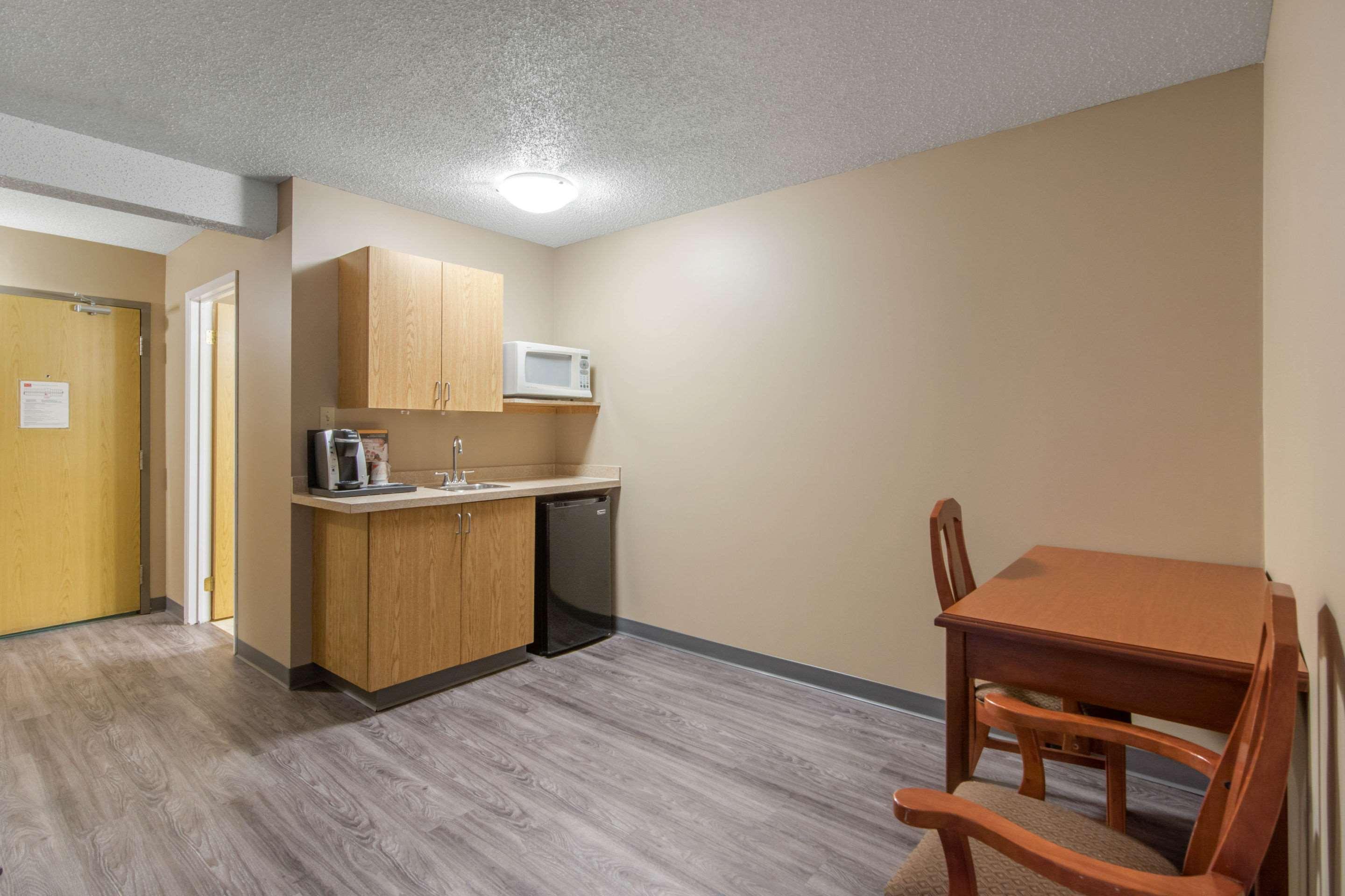Econo Lodge Regina Luaran gambar