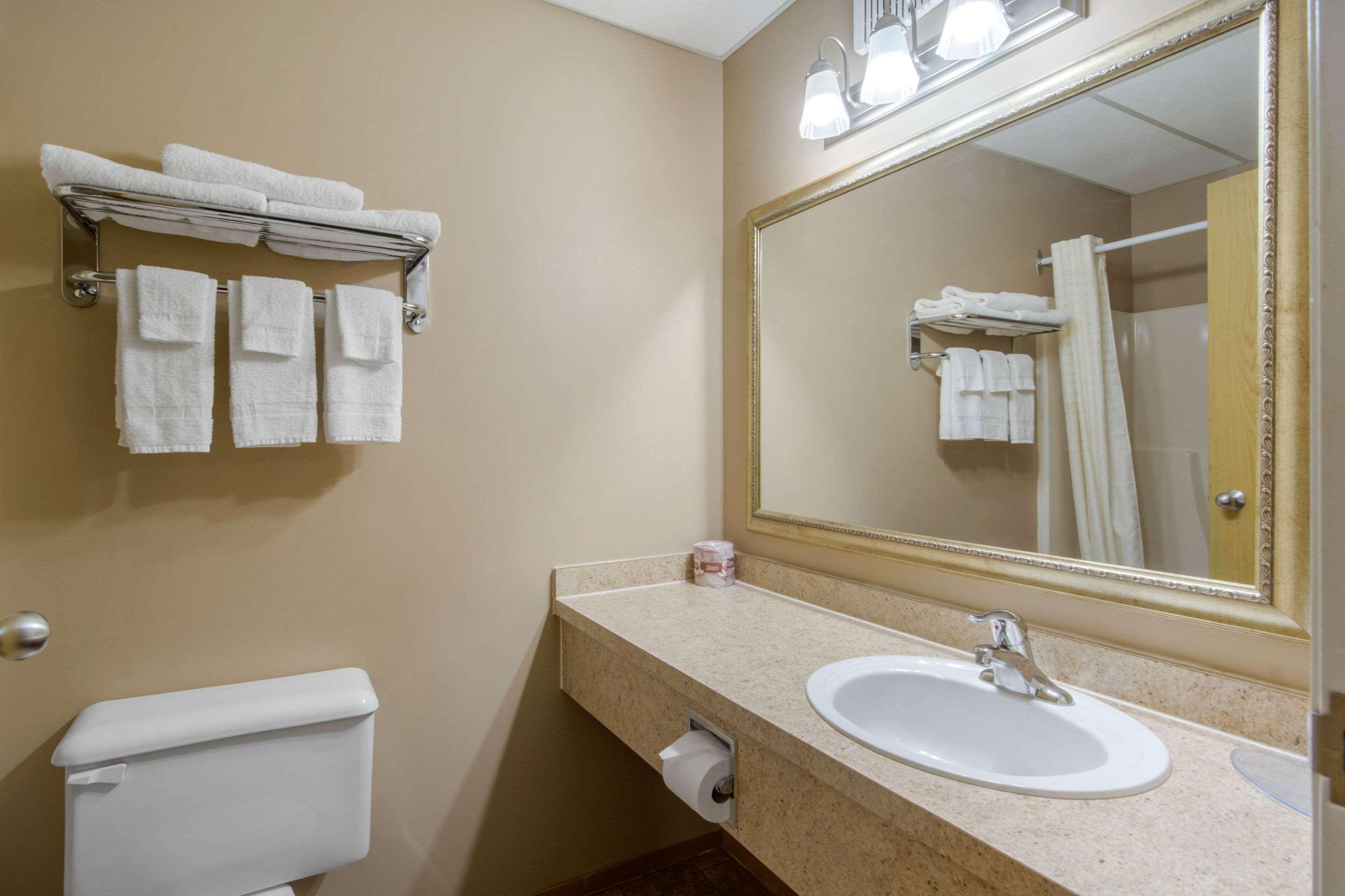 Econo Lodge Regina Luaran gambar