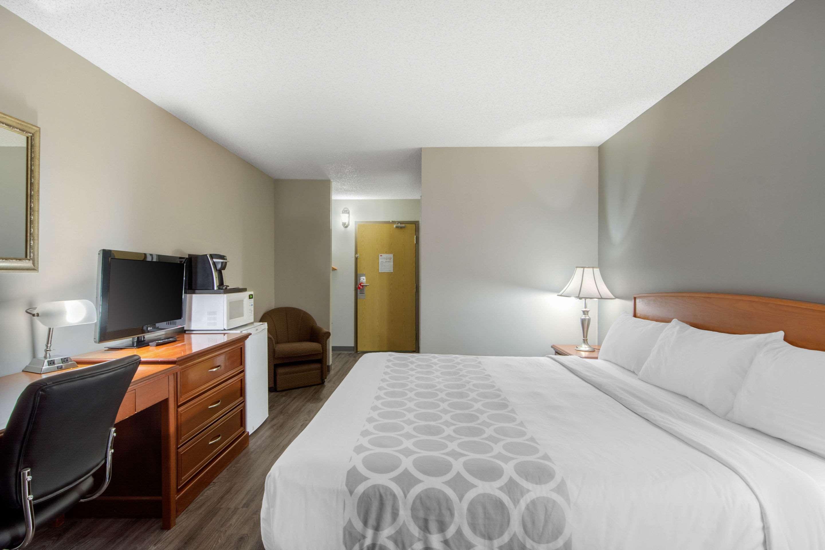 Econo Lodge Regina Luaran gambar