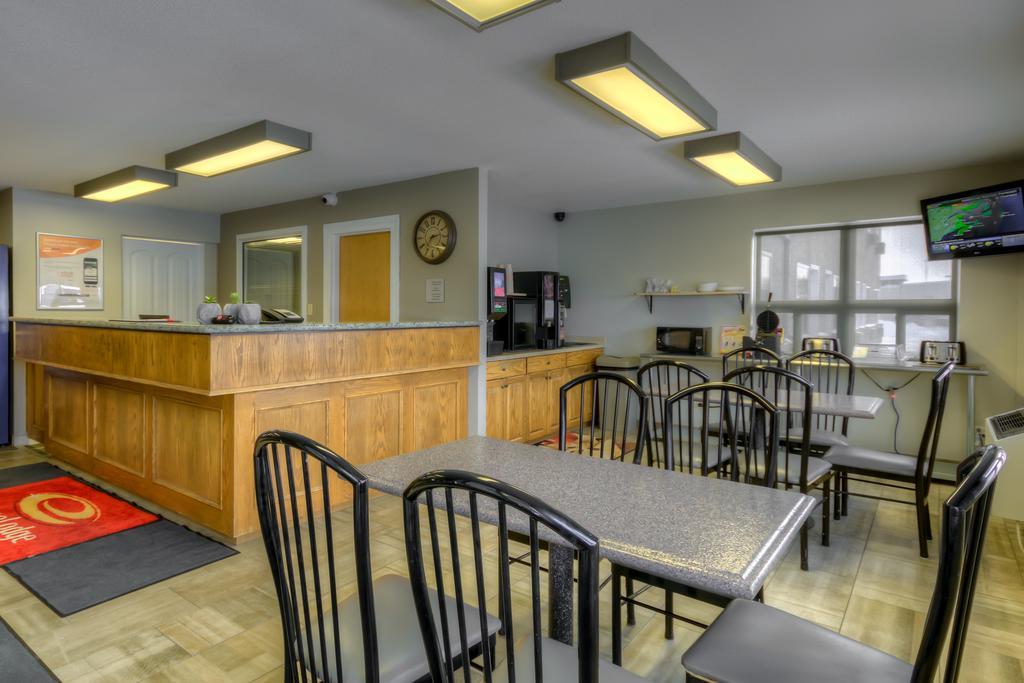 Econo Lodge Regina Luaran gambar