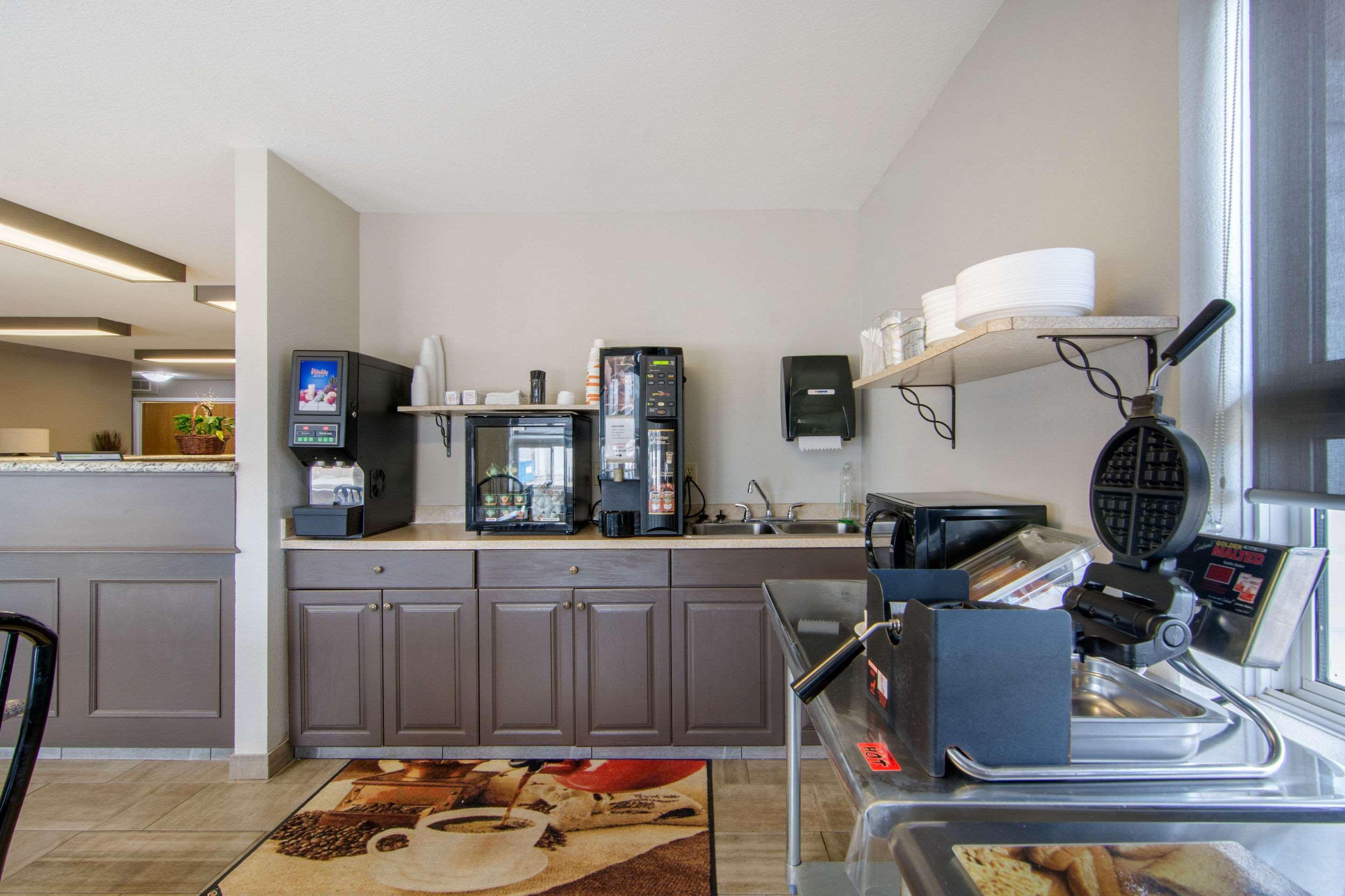 Econo Lodge Regina Luaran gambar