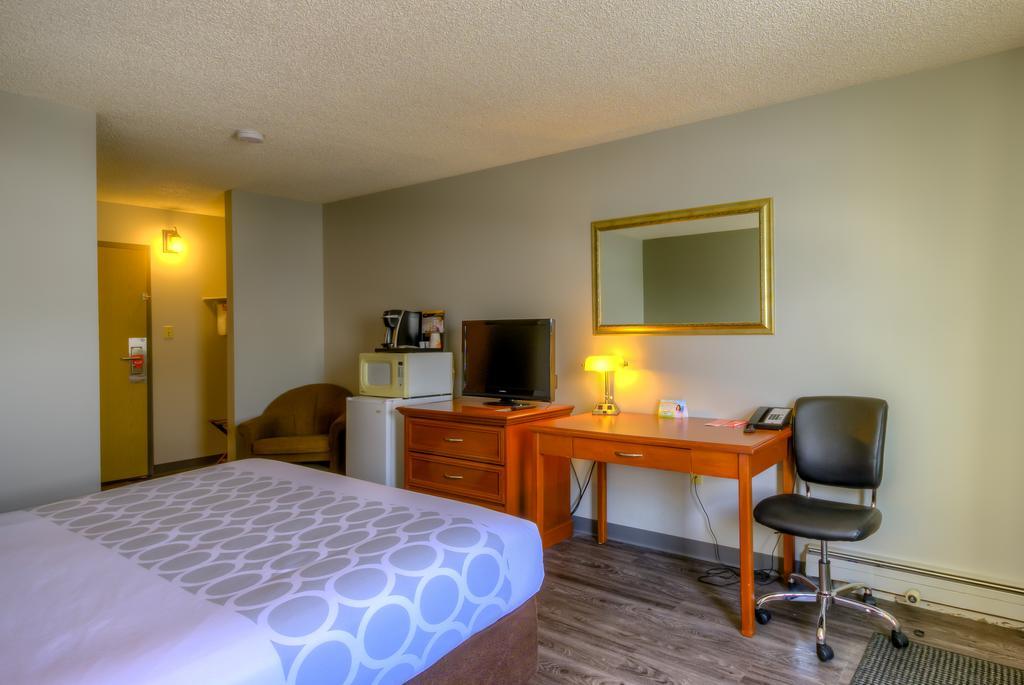Econo Lodge Regina Luaran gambar