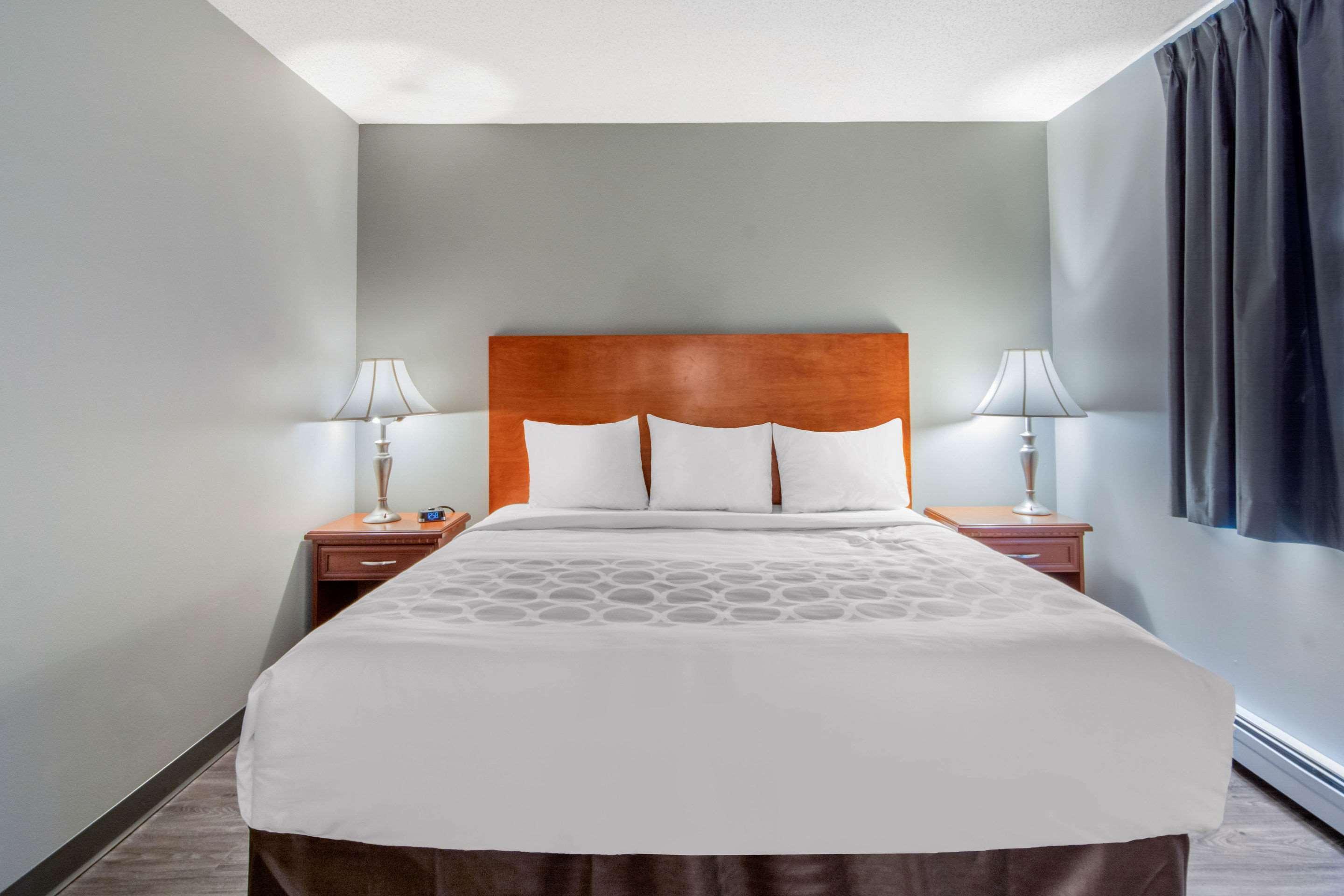 Econo Lodge Regina Luaran gambar
