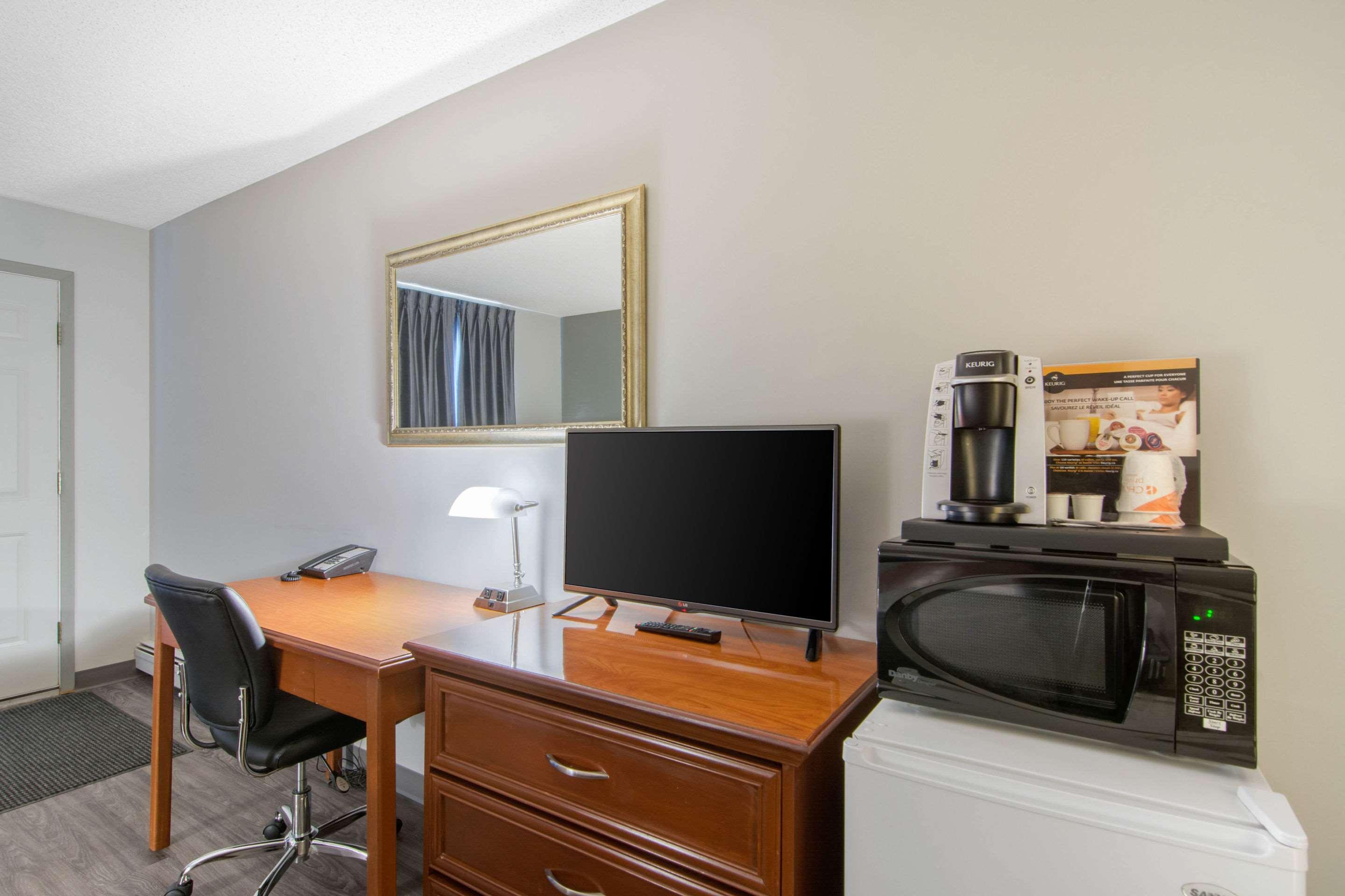 Econo Lodge Regina Luaran gambar