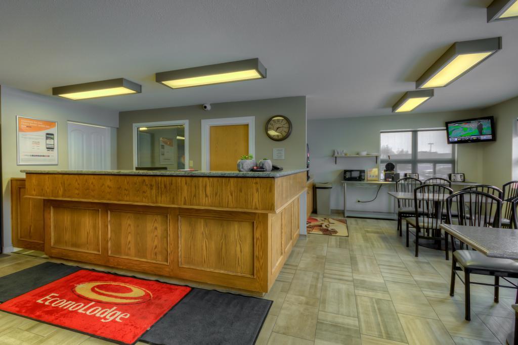 Econo Lodge Regina Luaran gambar