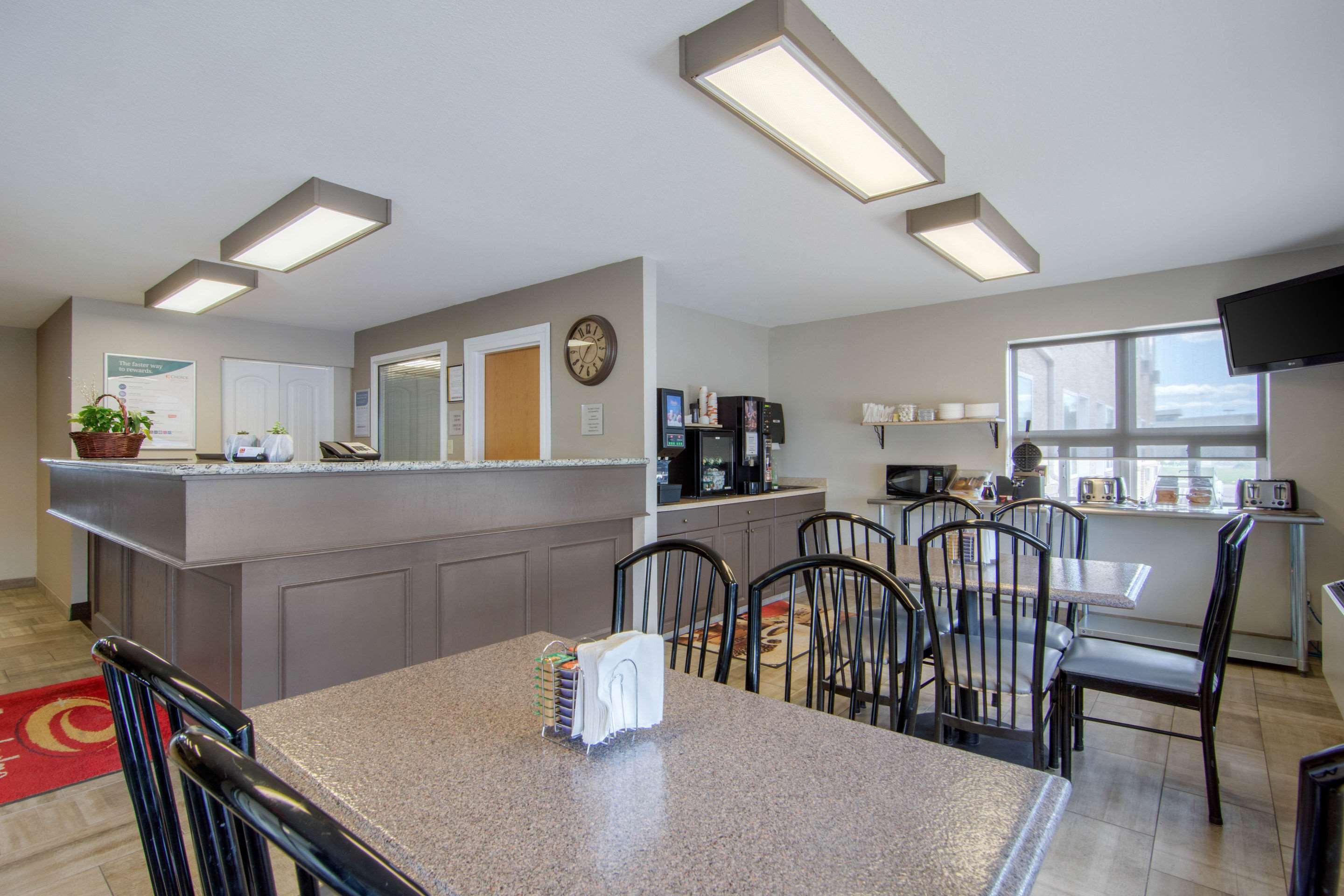 Econo Lodge Regina Luaran gambar