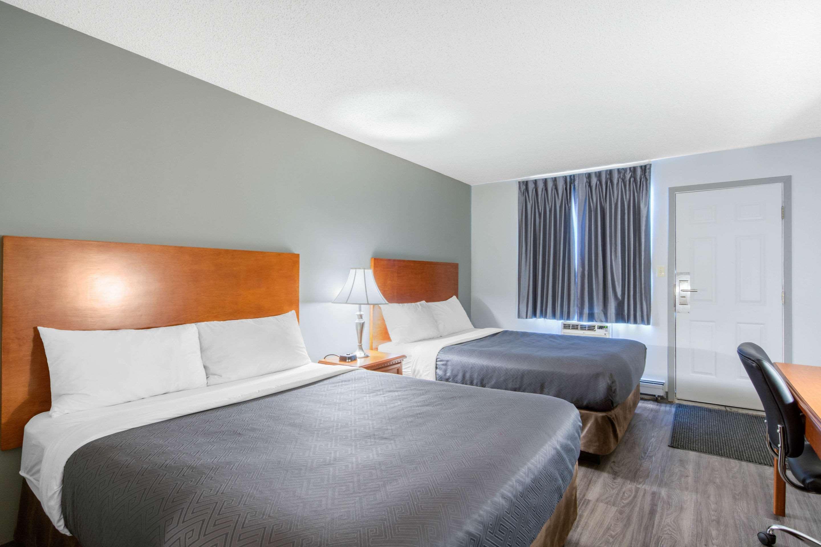 Econo Lodge Regina Luaran gambar