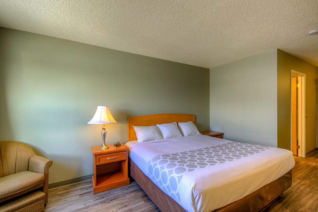 Econo Lodge Regina Luaran gambar