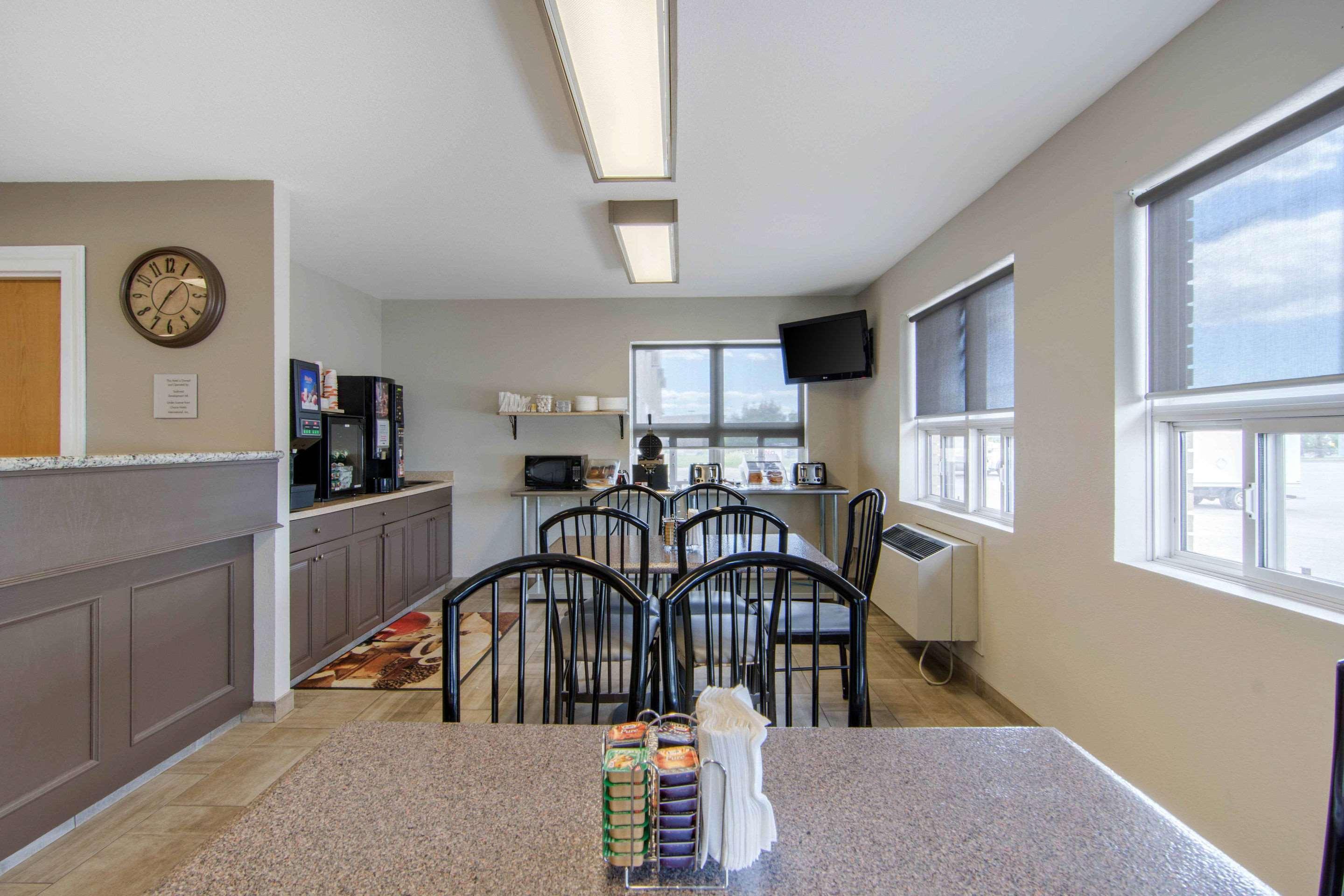 Econo Lodge Regina Luaran gambar