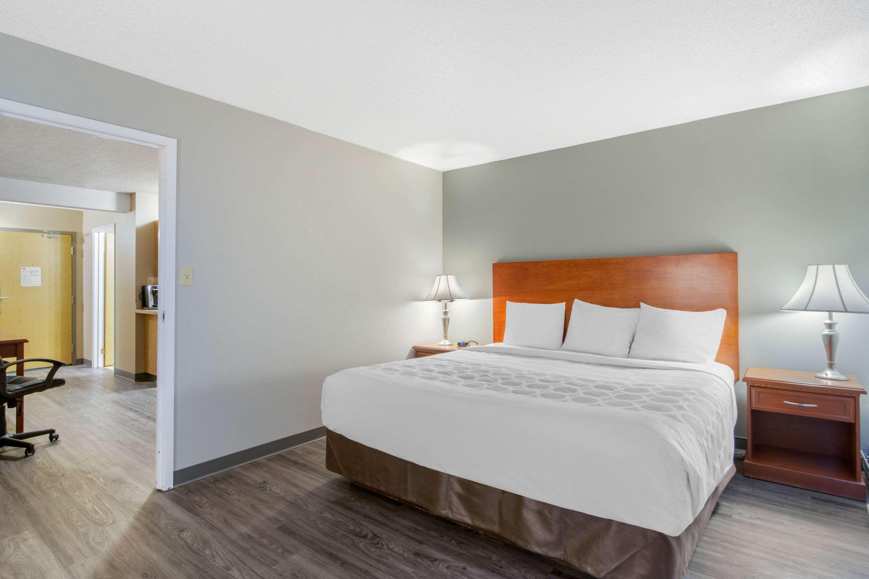 Econo Lodge Regina Luaran gambar