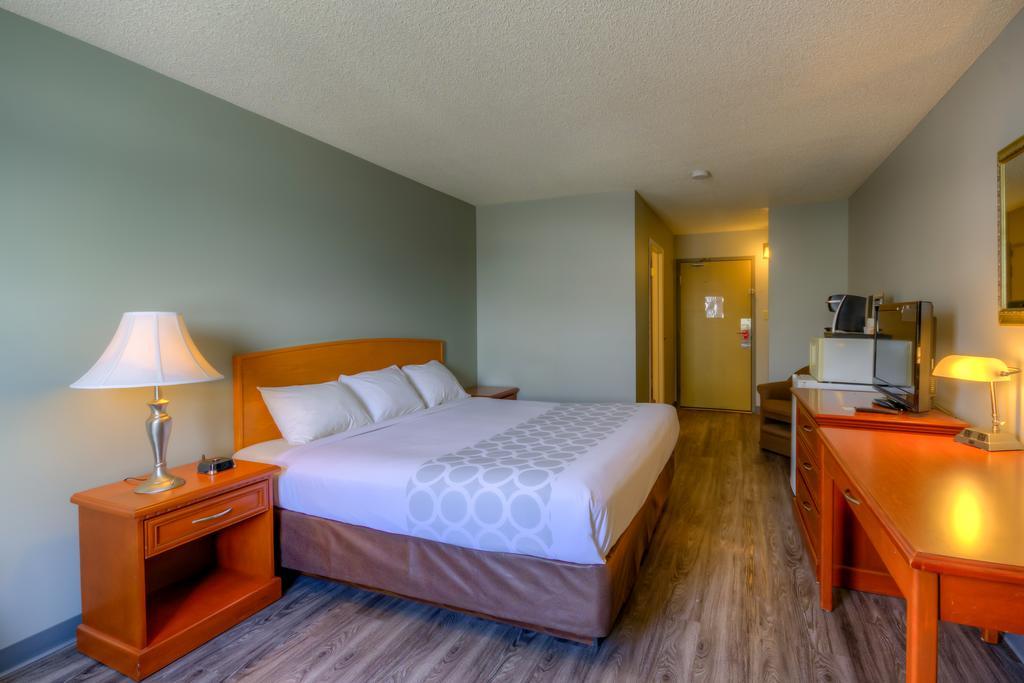 Econo Lodge Regina Luaran gambar