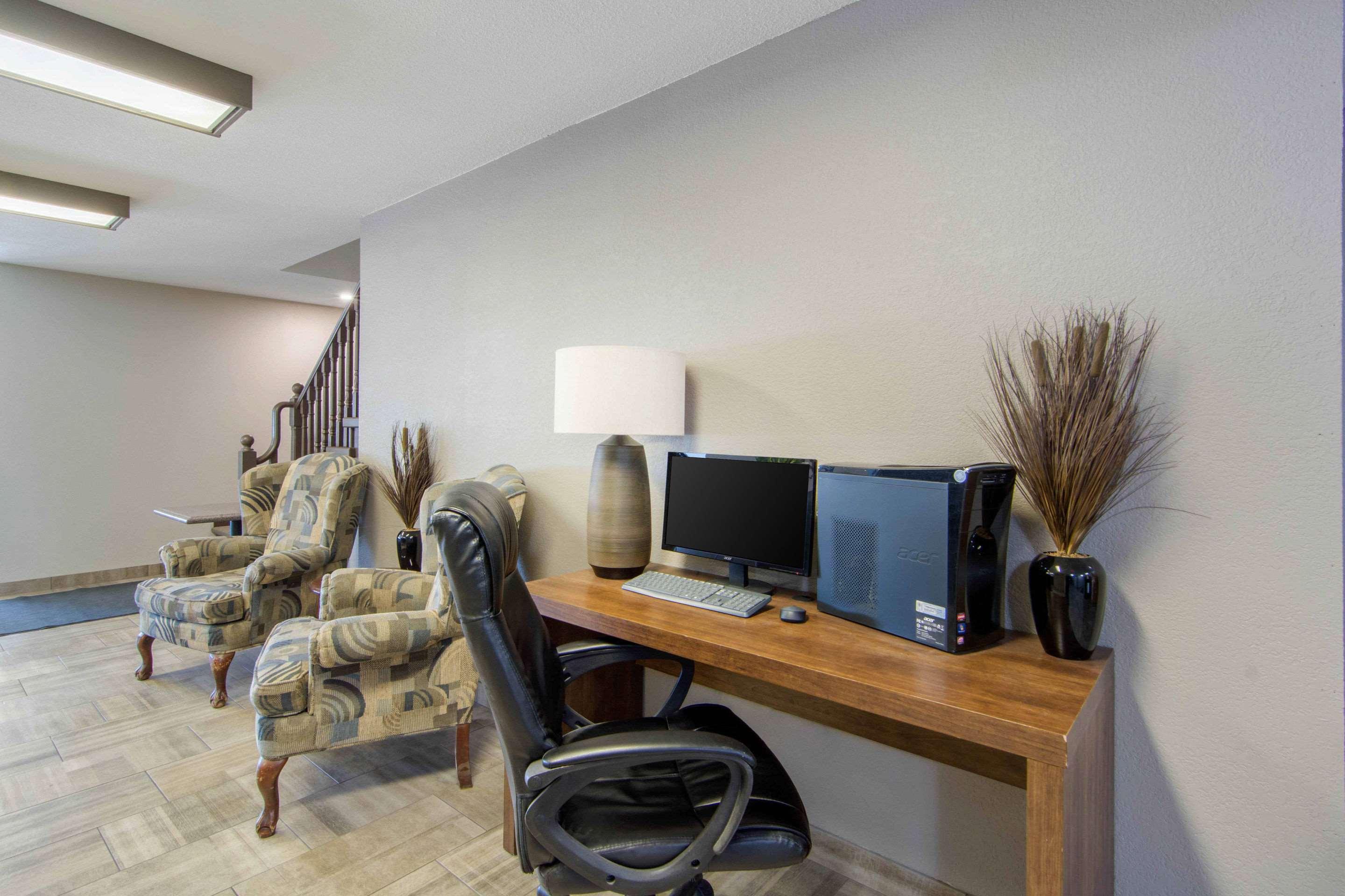 Econo Lodge Regina Luaran gambar