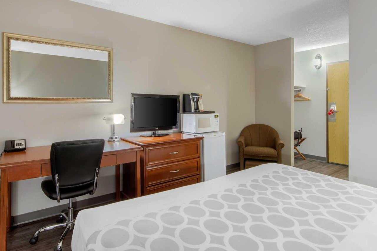 Econo Lodge Regina Luaran gambar